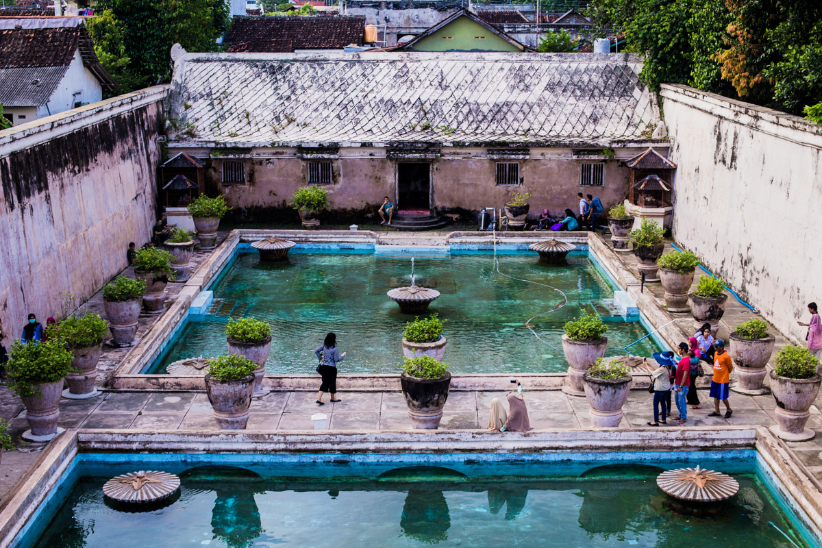 Les bassins dans le château d'eau Taman Sari, Yogyakarta